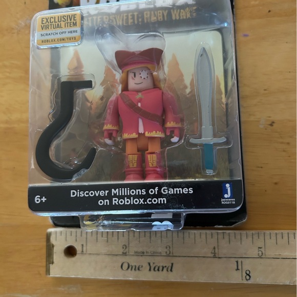 Roblox Figure Bittersweet Ruby Wake w/ Exclusive Item Code New - Picture 4 of 11